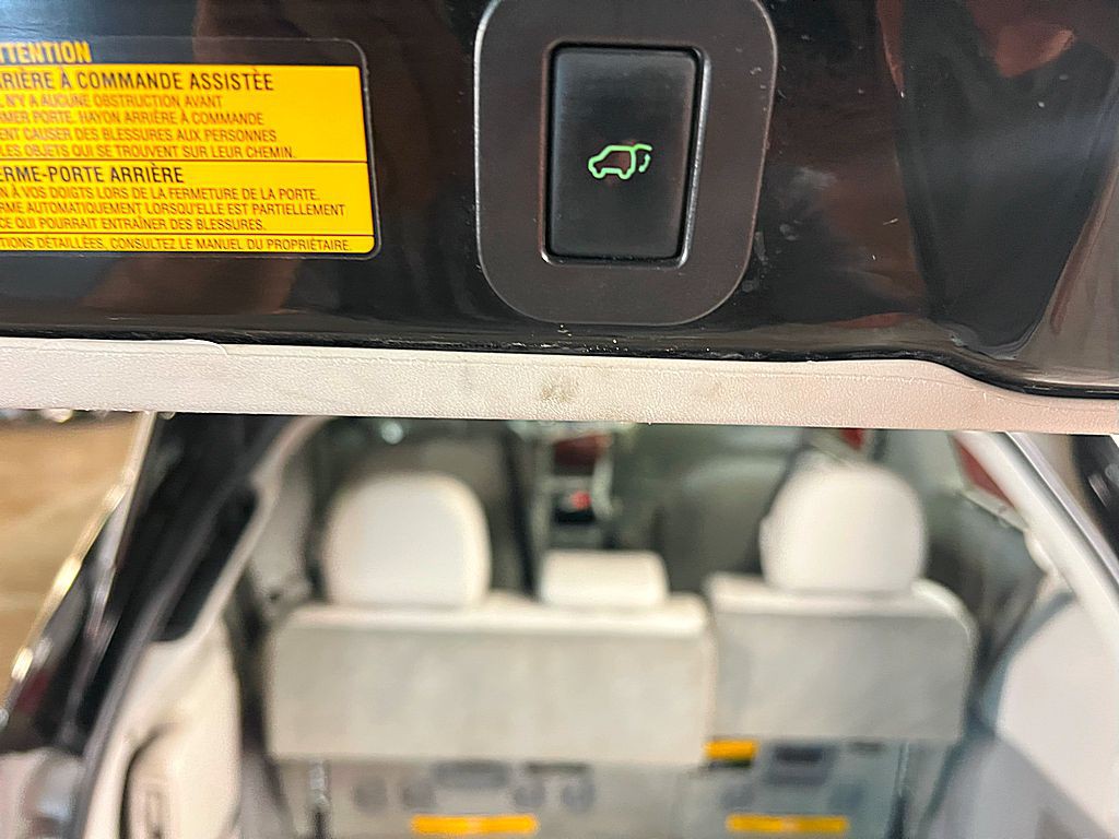 2014 Toyota Sienna Image 33