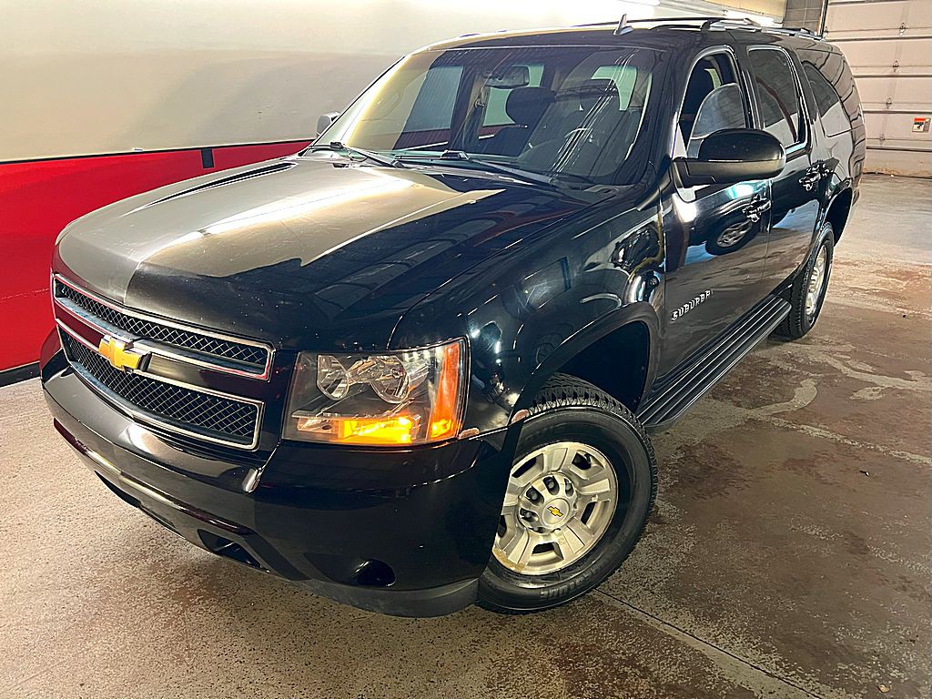 2011 Chevrolet Suburban Image 1