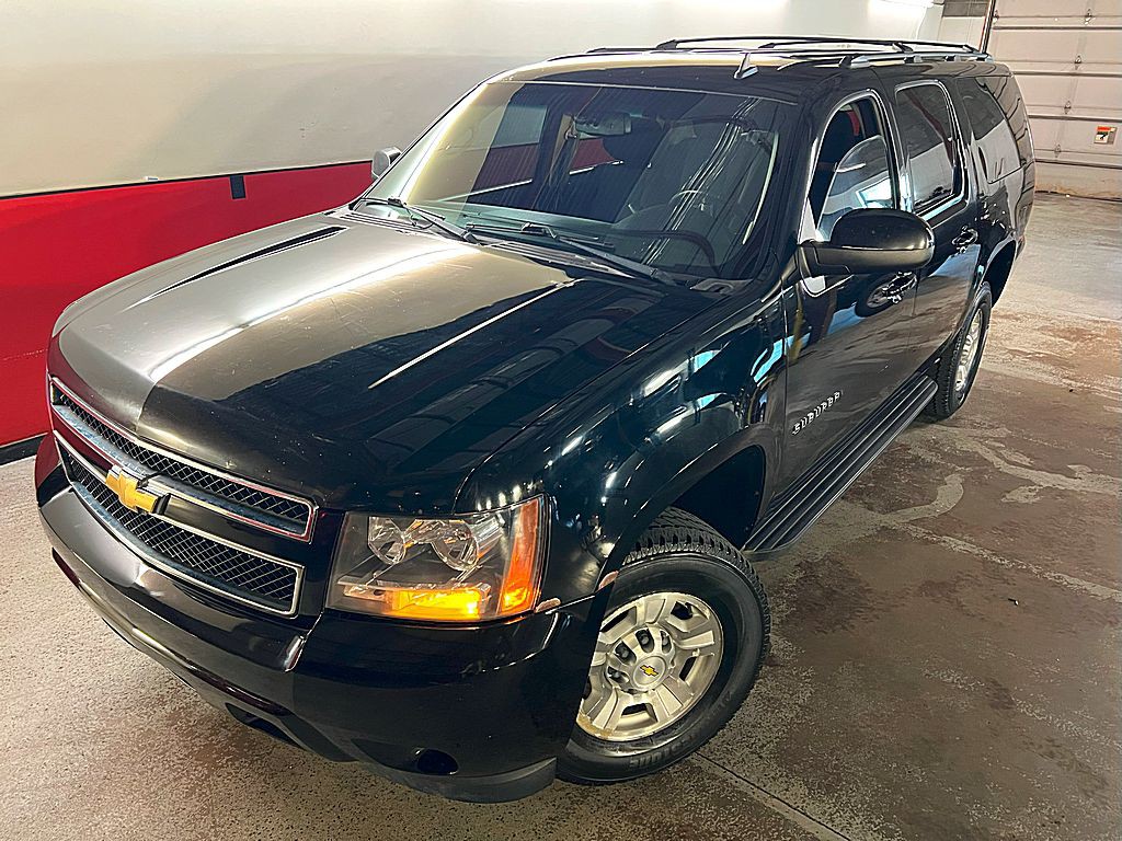 2011 Chevrolet Suburban Image 3