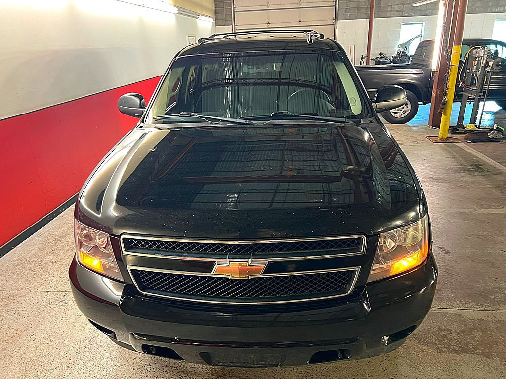 2011 Chevrolet Suburban Image 5