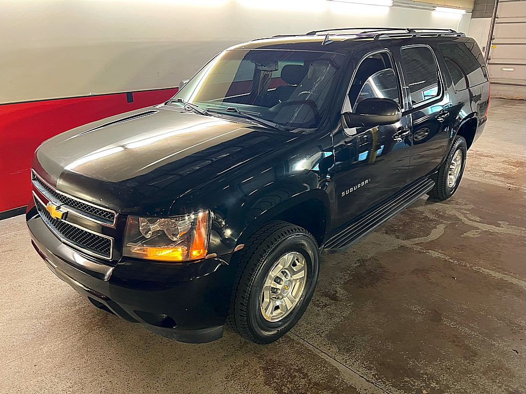2011 Chevrolet Suburban Image 6