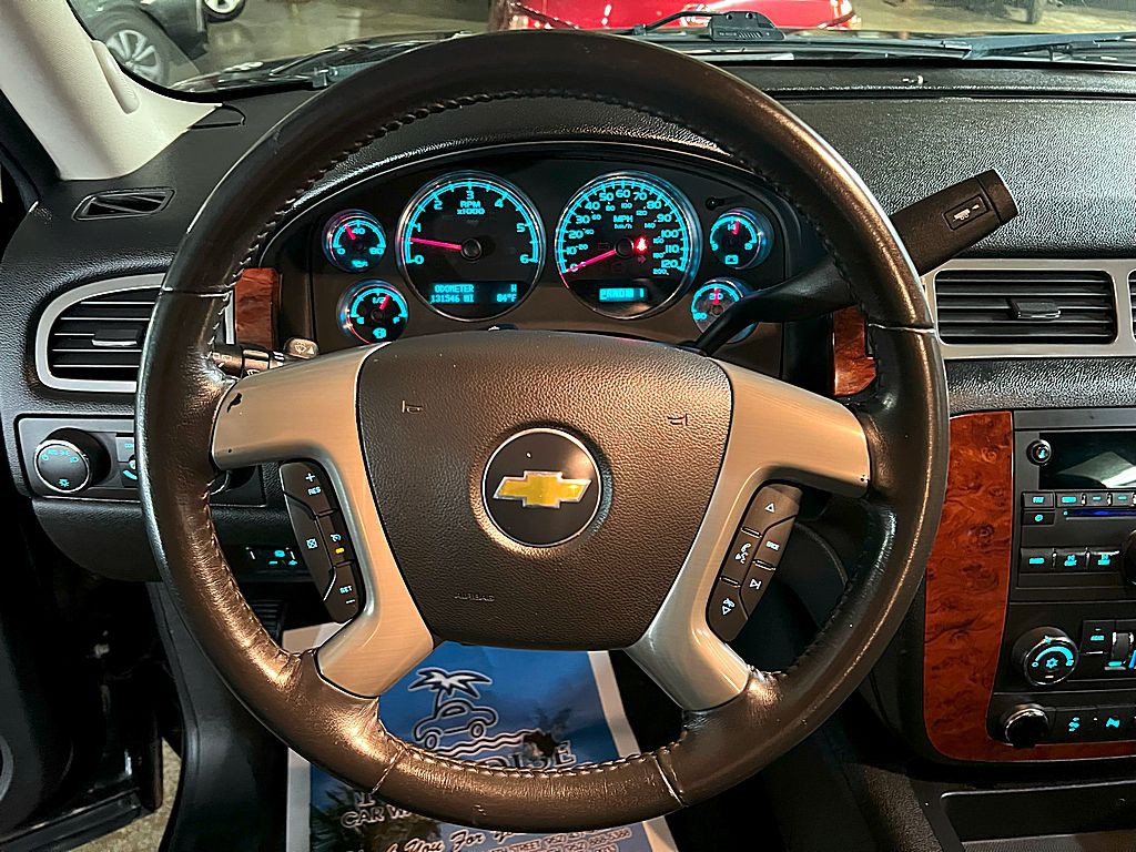 2011 Chevrolet Suburban Image 17