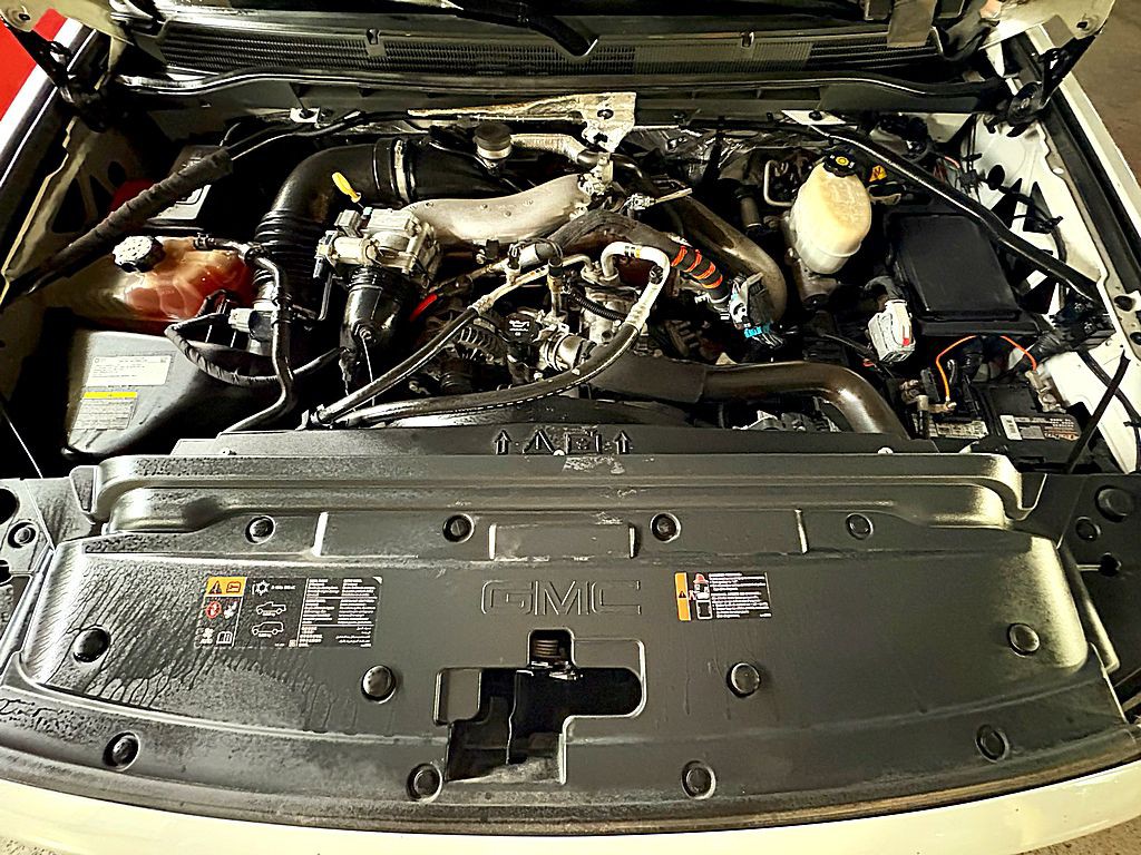 2015 GMC Sierra Image 2