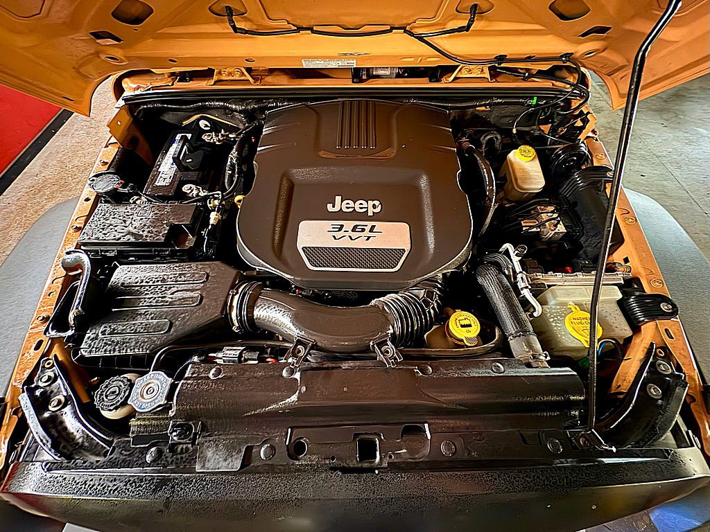 2013 Jeep Wrangler Unlimited Image 2