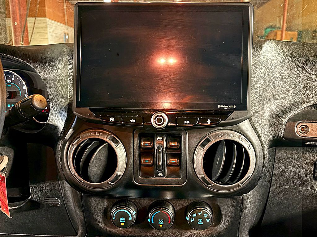 2013 Jeep Wrangler Unlimited Image 13