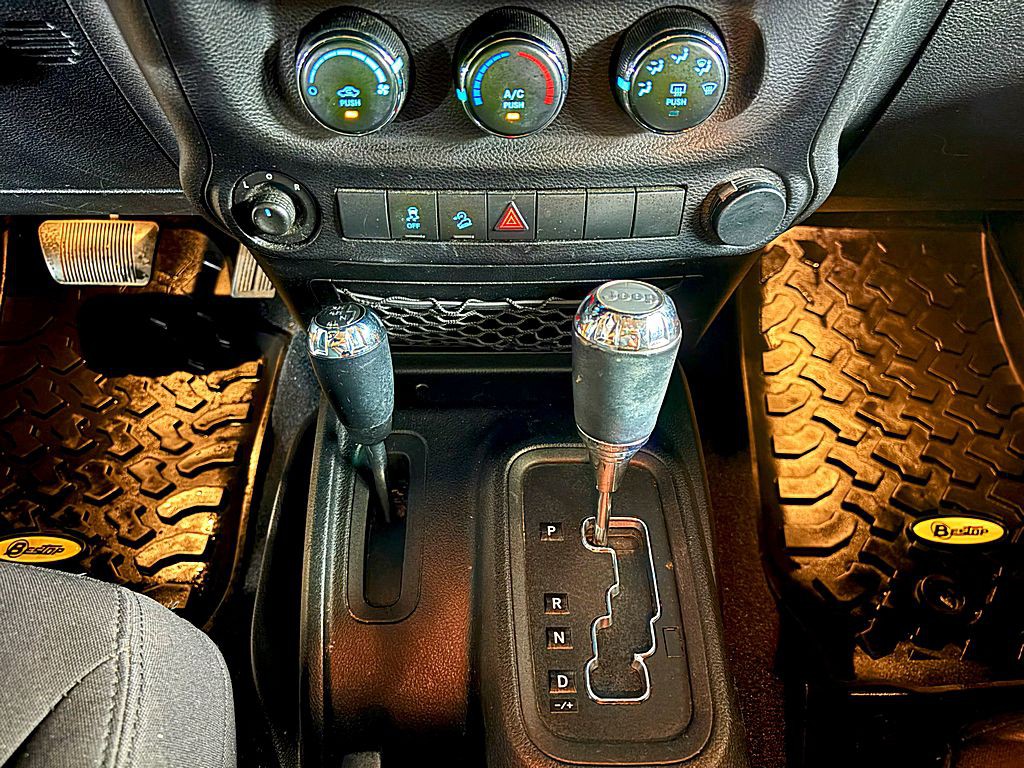 2013 Jeep Wrangler Unlimited Image 15