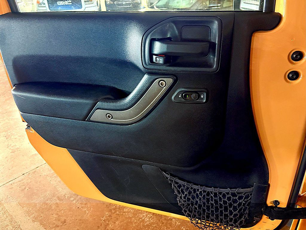 2013 Jeep Wrangler Unlimited Image 16
