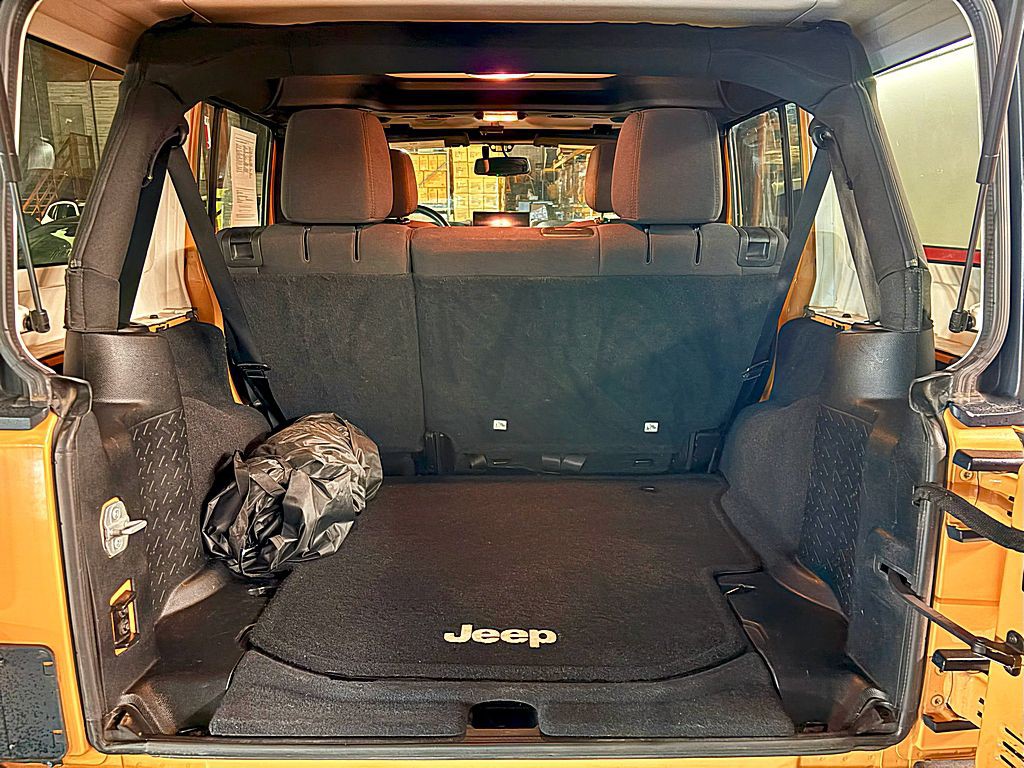 2013 Jeep Wrangler Unlimited Image 19