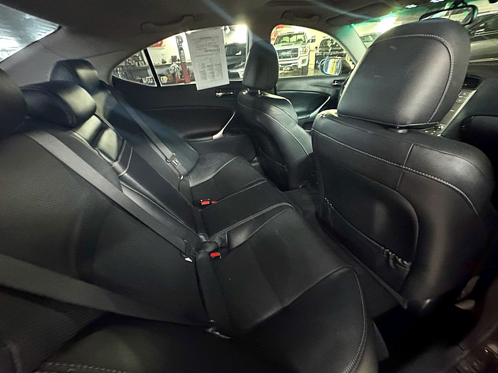 2009 Lexus IS Image 18