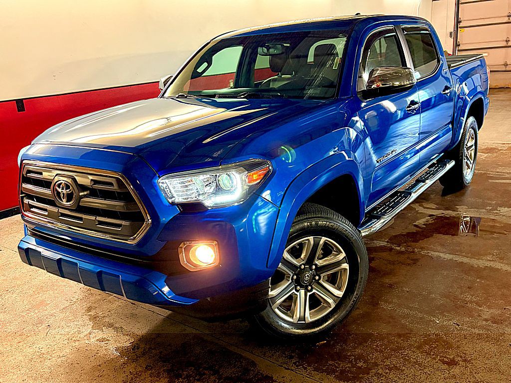 2017 Toyota Tacoma Image 1