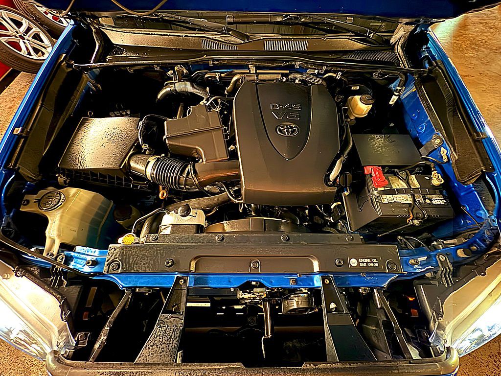 2017 Toyota Tacoma Image 2