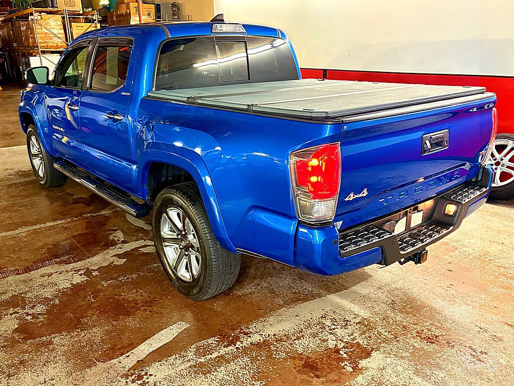 2017 Toyota Tacoma Image 5
