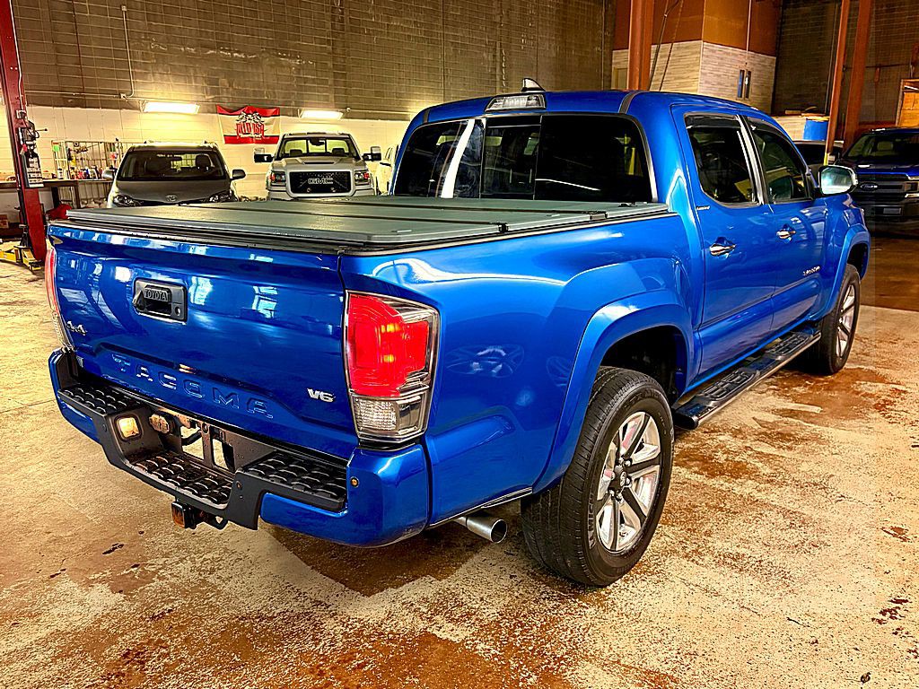 2017 Toyota Tacoma Image 7