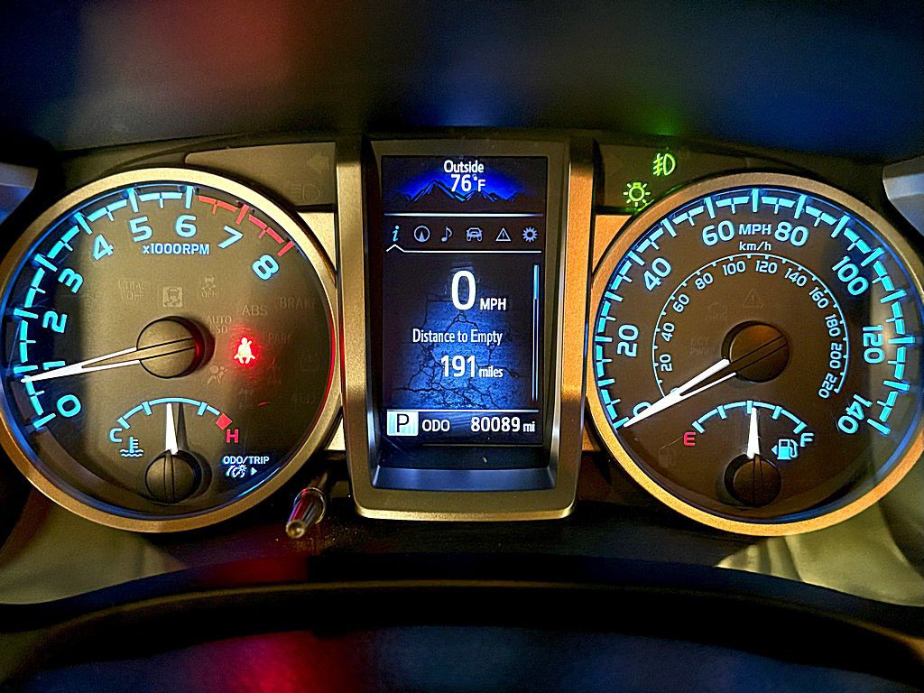 2017 Toyota Tacoma Image 12