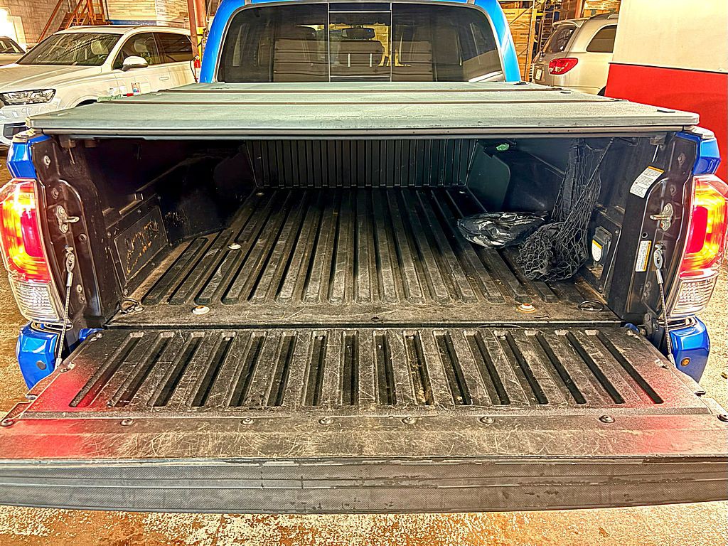 2017 Toyota Tacoma Image 23