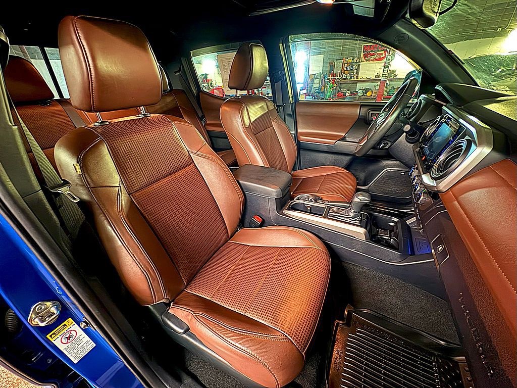 2017 Toyota Tacoma Image 25