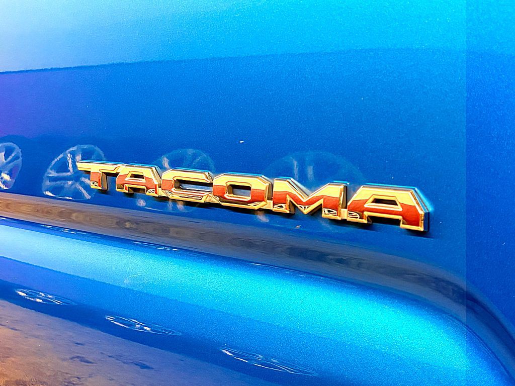 2017 Toyota Tacoma Image 27