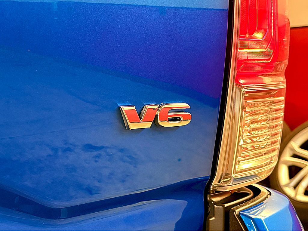 2017 Toyota Tacoma Image 30