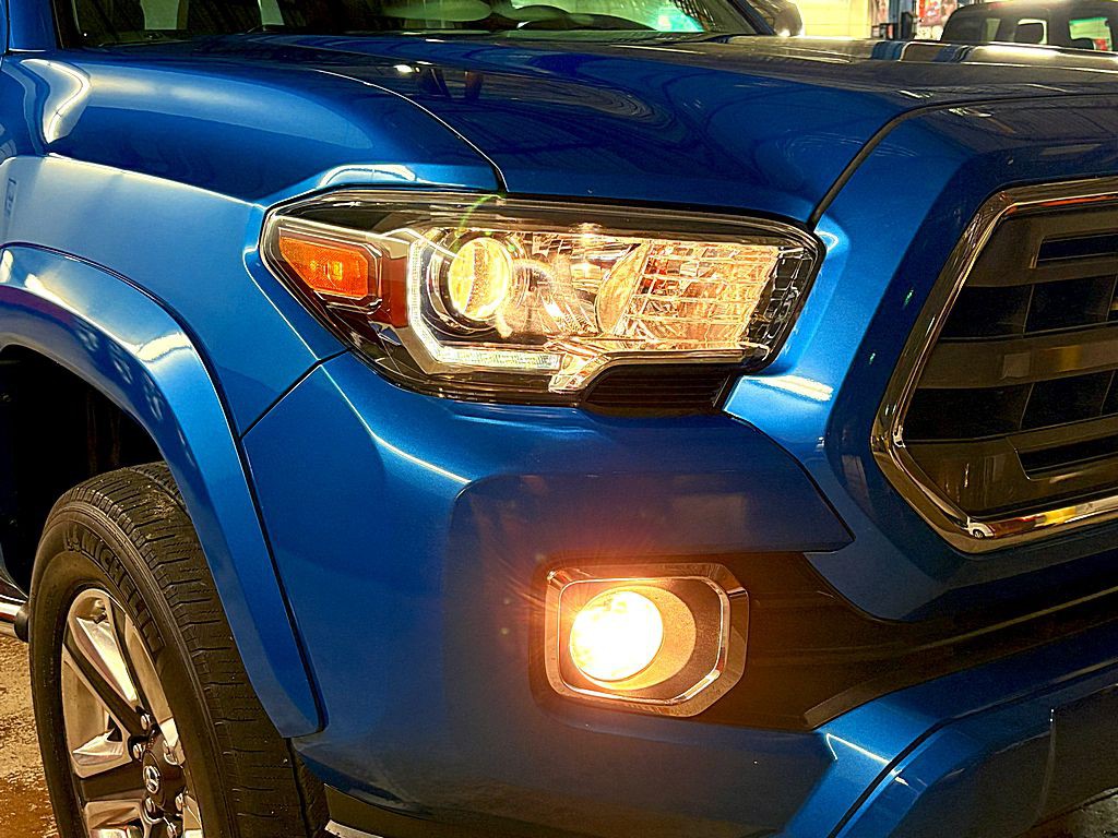 2017 Toyota Tacoma Image 31