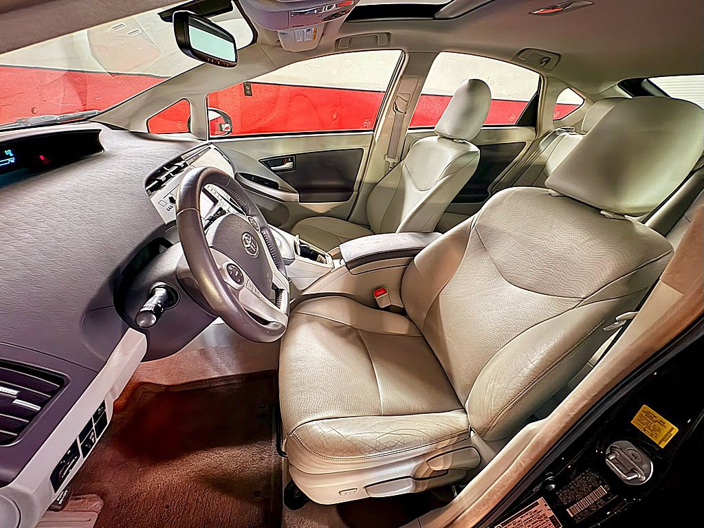 2010 Toyota Prius Image 11