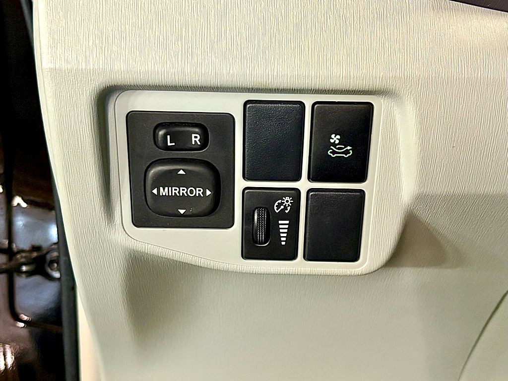 2010 Toyota Prius Image 19