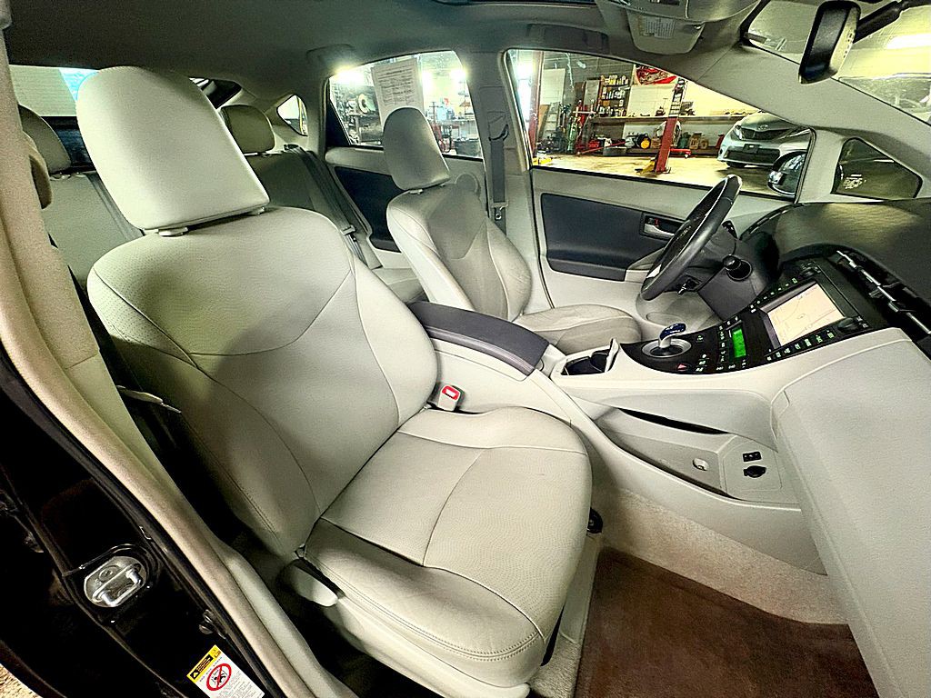 2010 Toyota Prius Image 26
