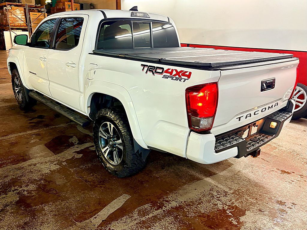 2016 Toyota Tacoma Image 5