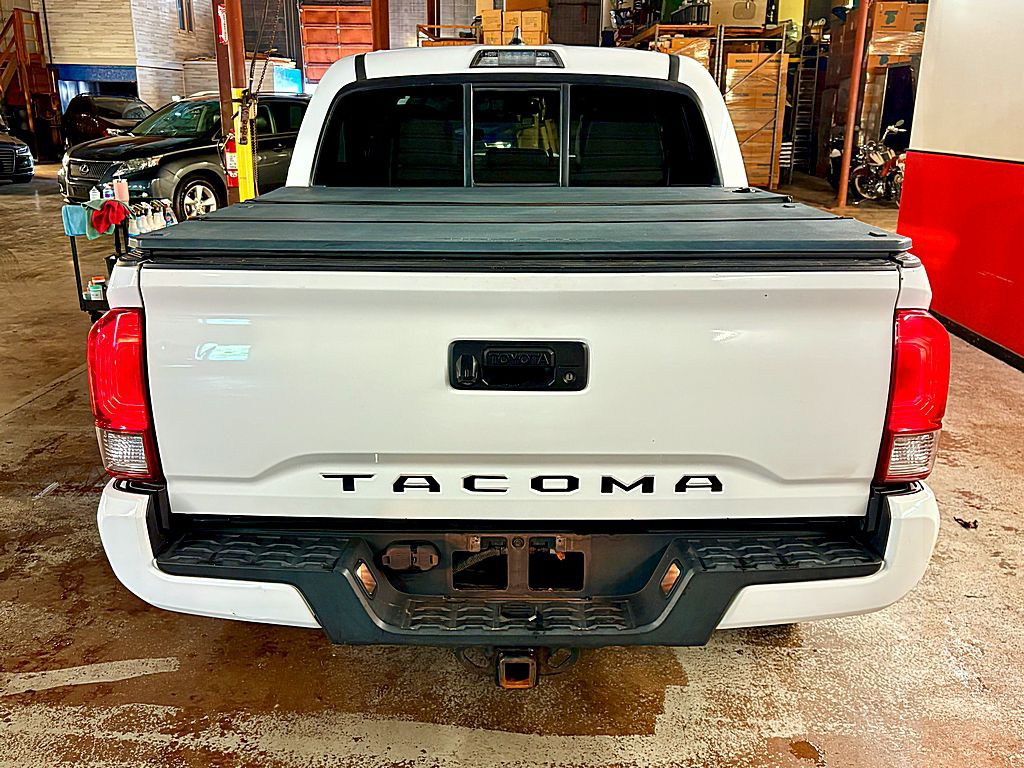 2016 Toyota Tacoma Image 6