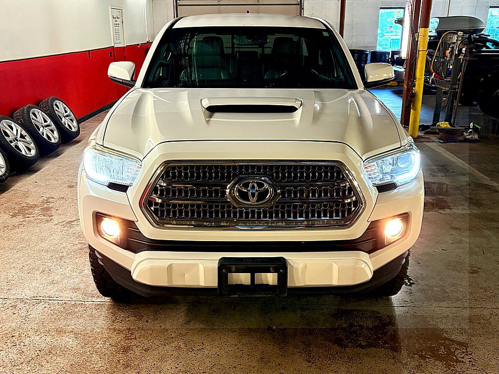 2016 Toyota Tacoma Image 9