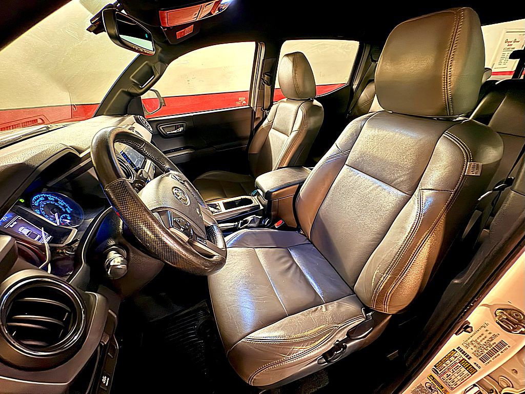 2016 Toyota Tacoma Image 10