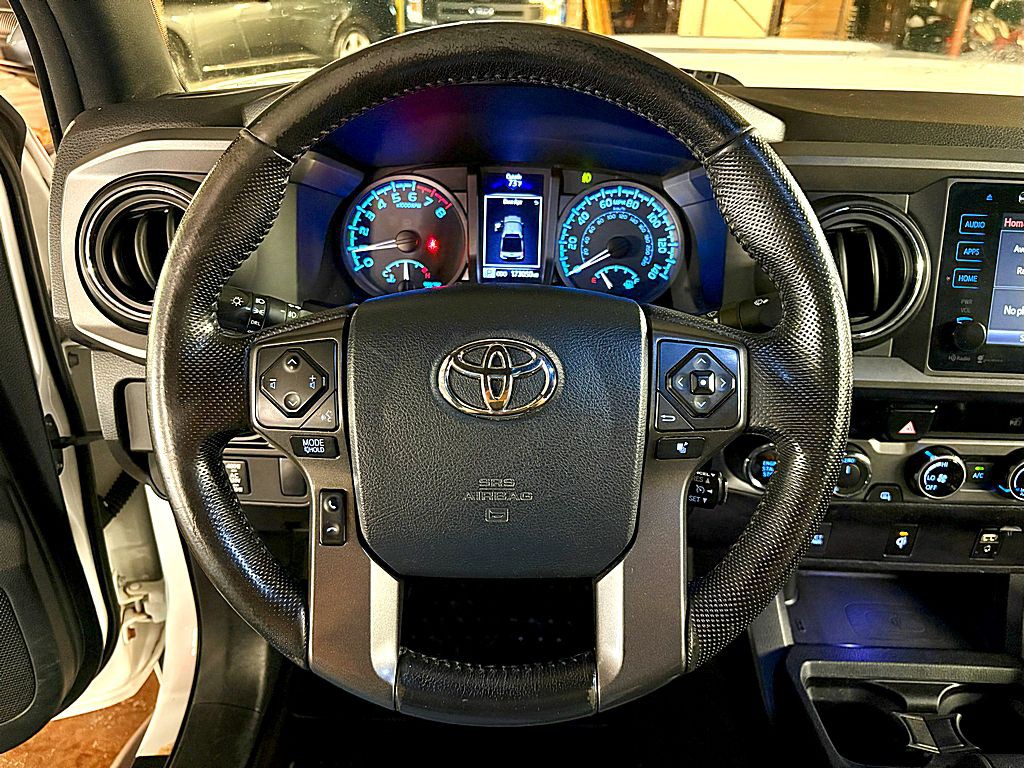 2016 Toyota Tacoma Image 11