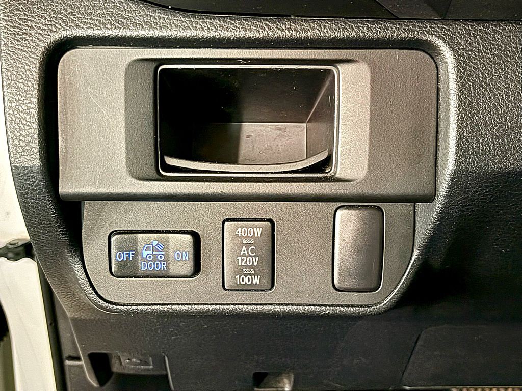 2016 Toyota Tacoma Image 17