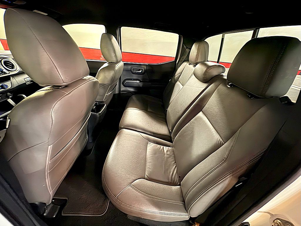 2016 Toyota Tacoma Image 20