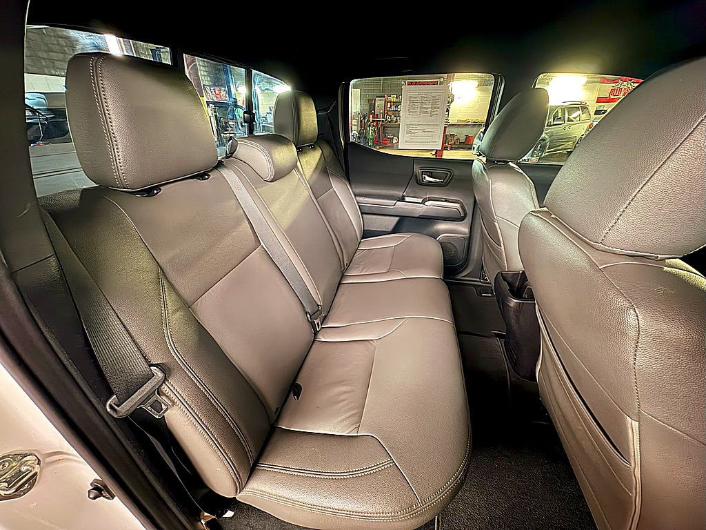 2016 Toyota Tacoma Image 21