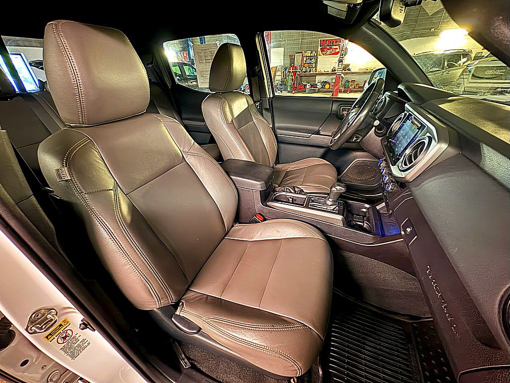2016 Toyota Tacoma Image 22