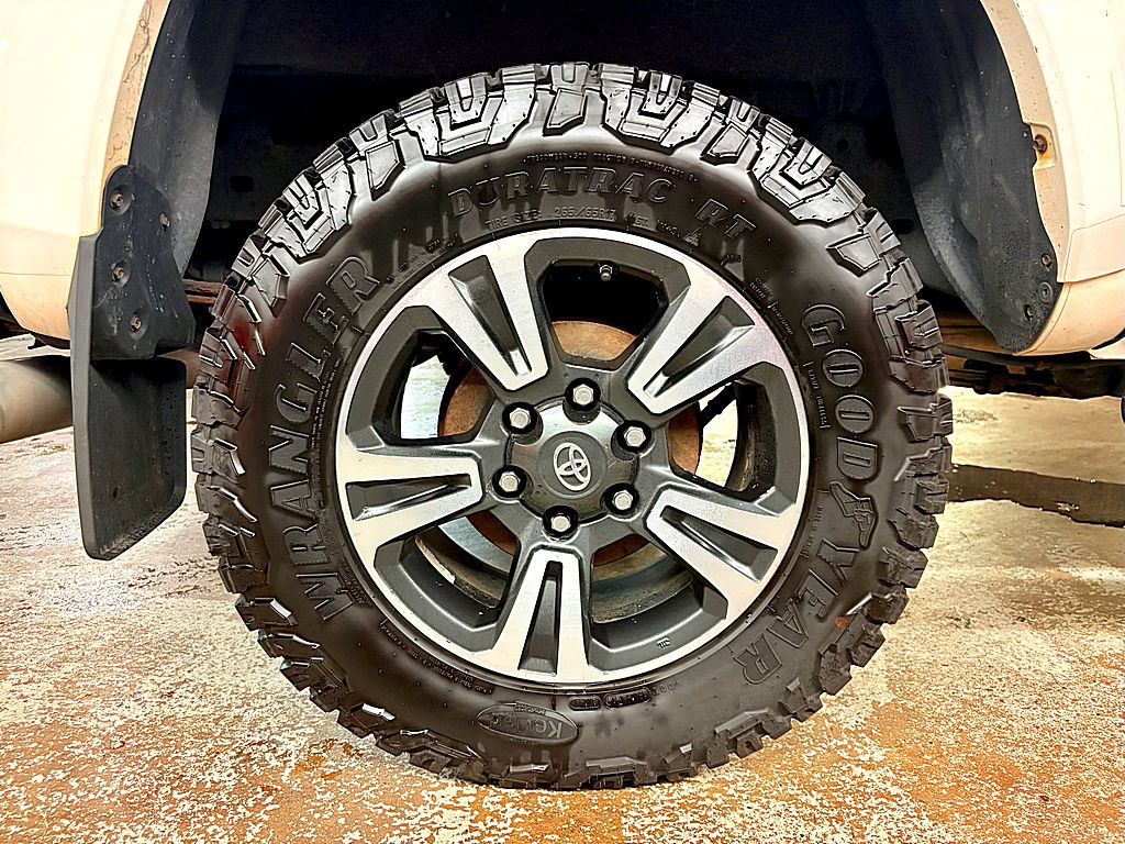 2016 Toyota Tacoma Image 24