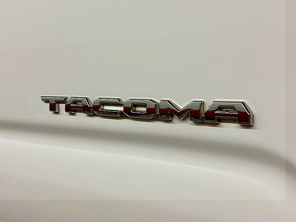 2016 Toyota Tacoma Image 25