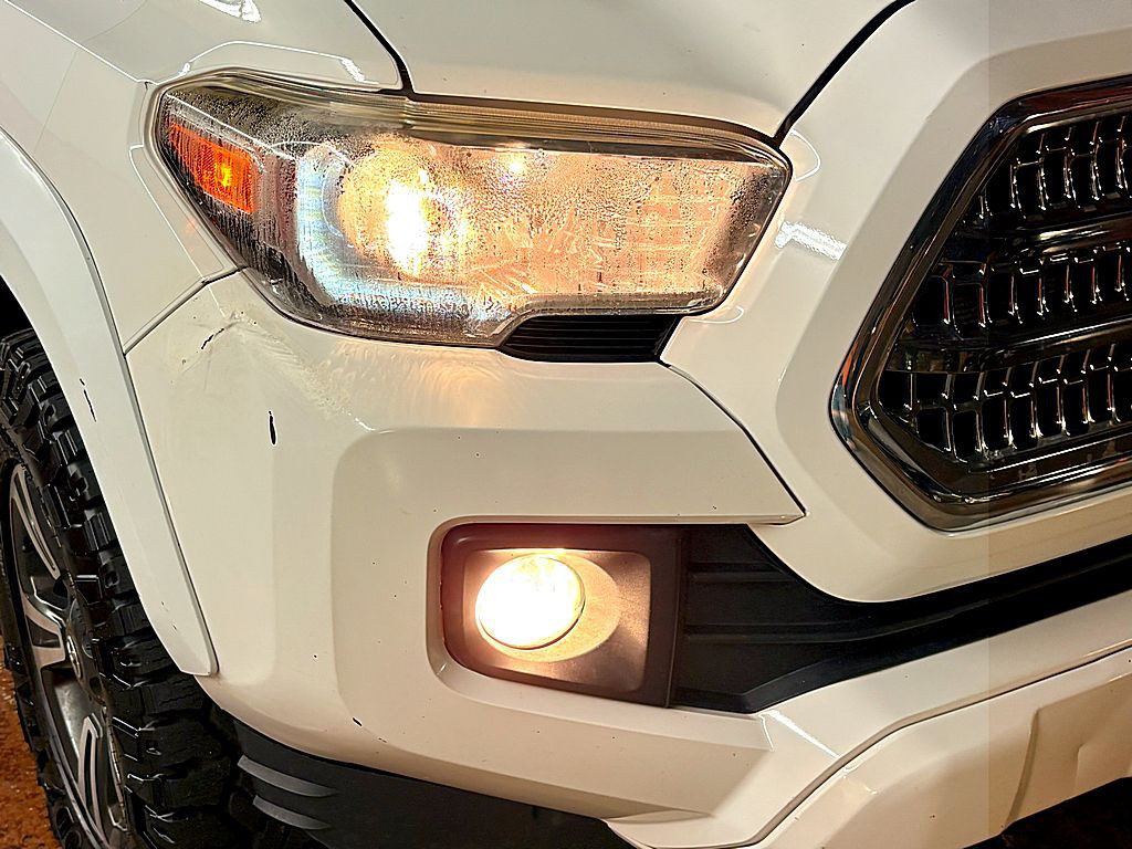 2016 Toyota Tacoma Image 28