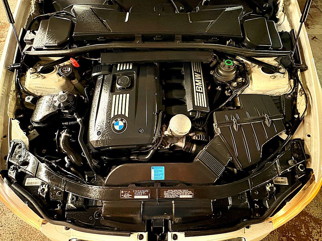 2009 BMW 3 Series Image 2