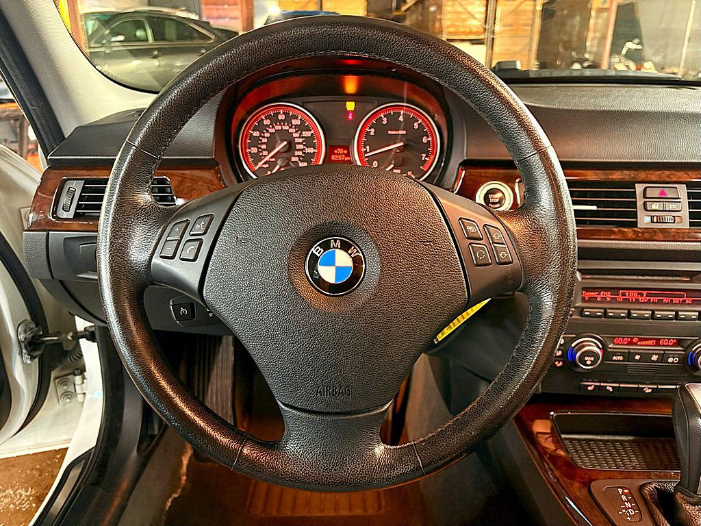 2009 BMW 3 Series Image 12