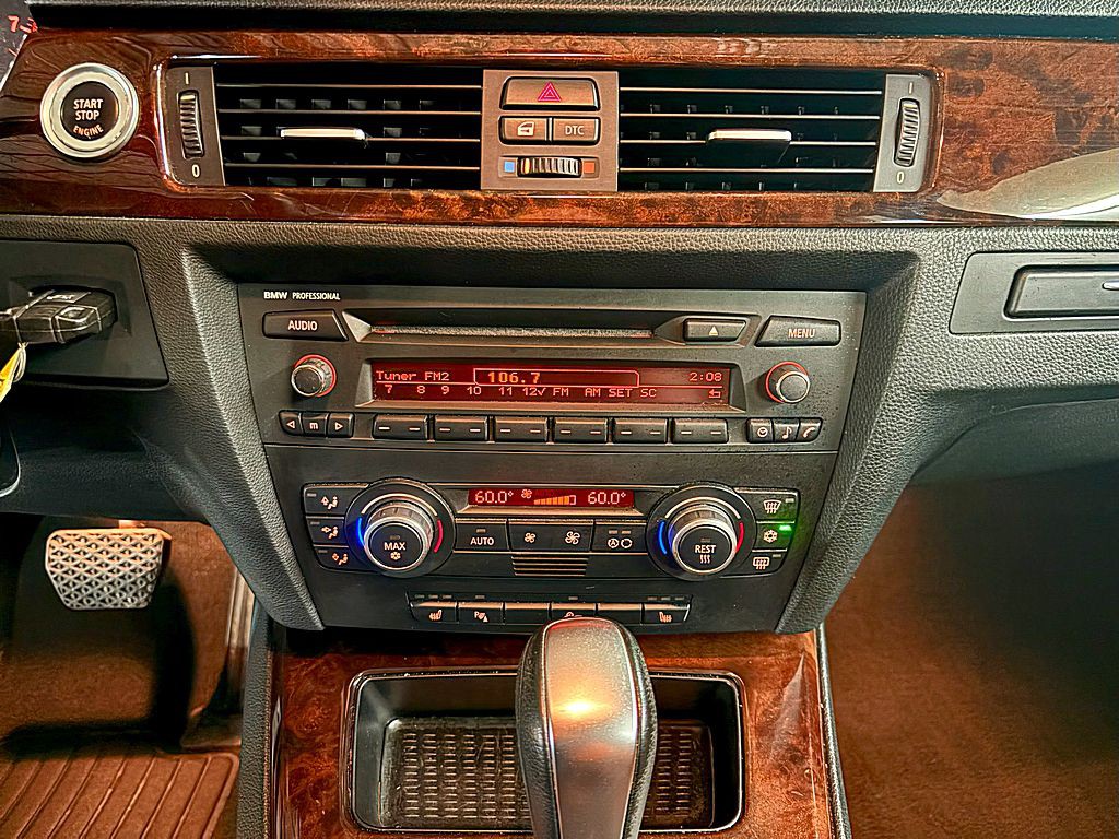 2009 BMW 3 Series Image 14