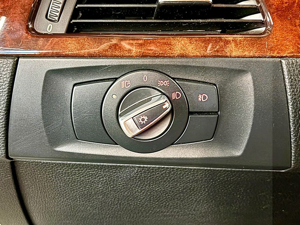 2009 BMW 3 Series Image 16
