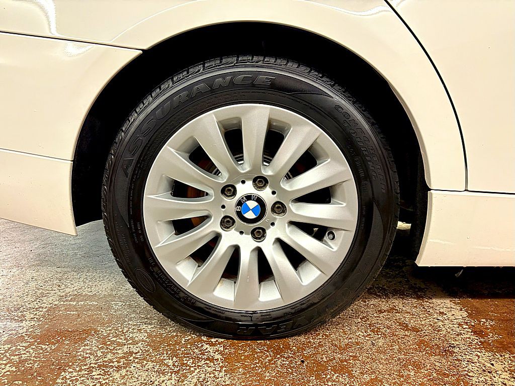 2009 BMW 3 Series Image 24