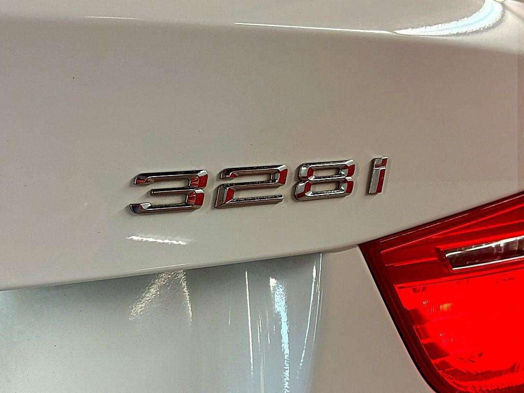 2009 BMW 3 Series Image 25