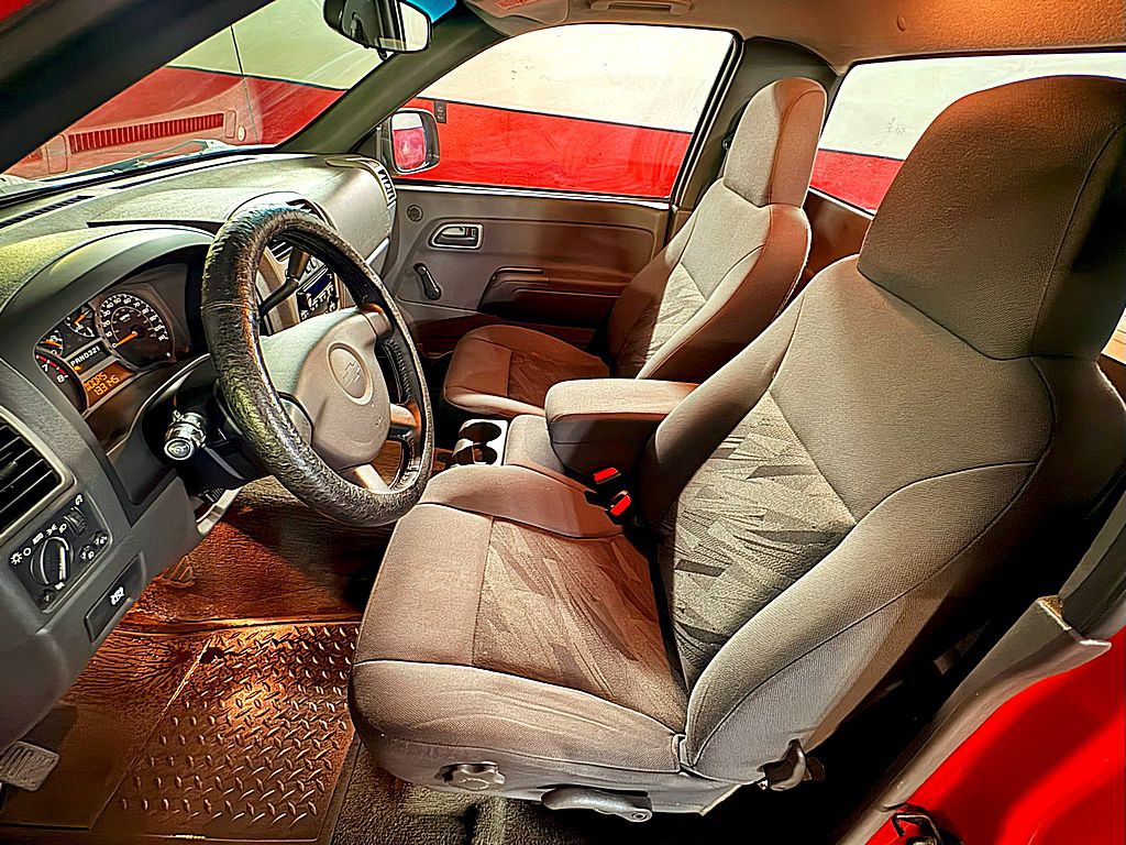 2004 Chevrolet Colorado Image 10