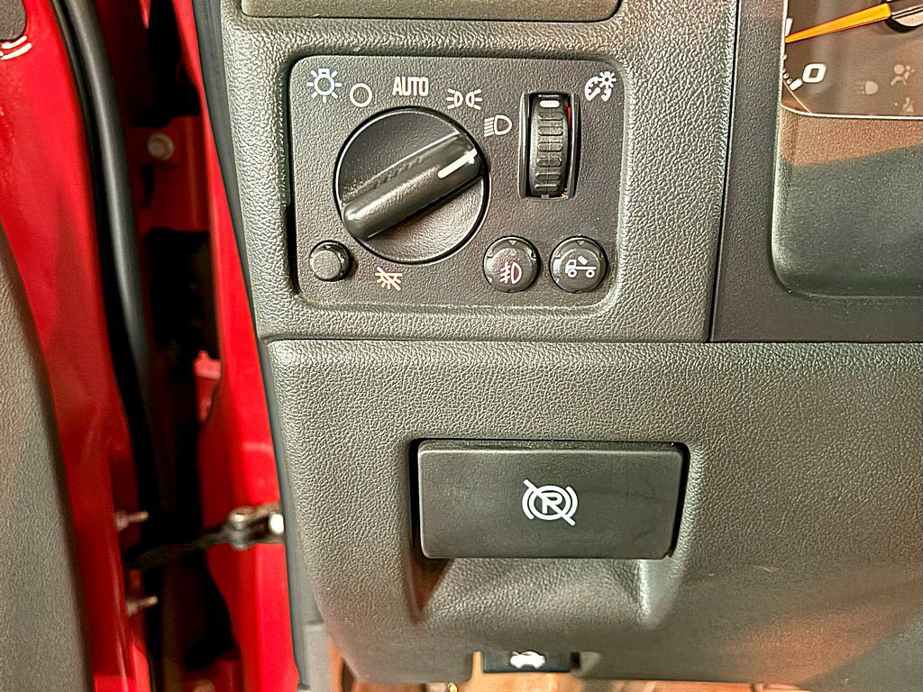 2004 Chevrolet Colorado Image 14