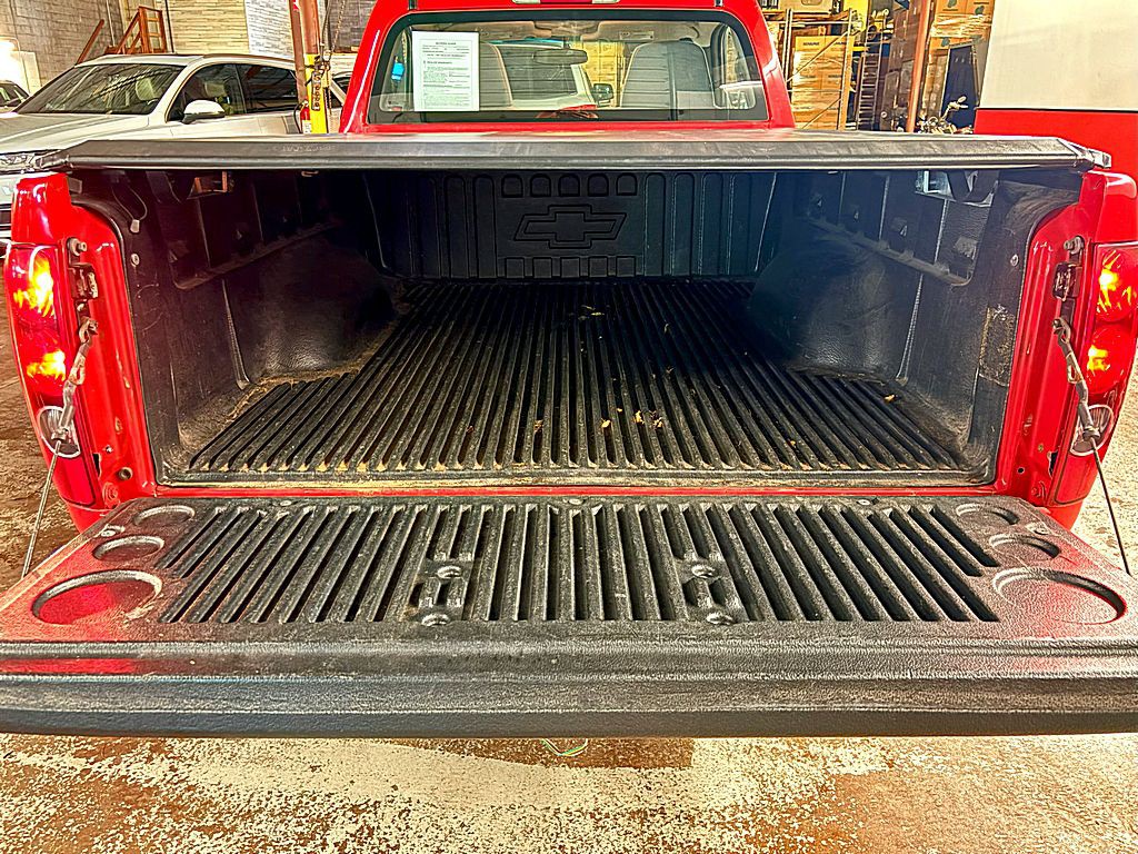 2004 Chevrolet Colorado Image 16