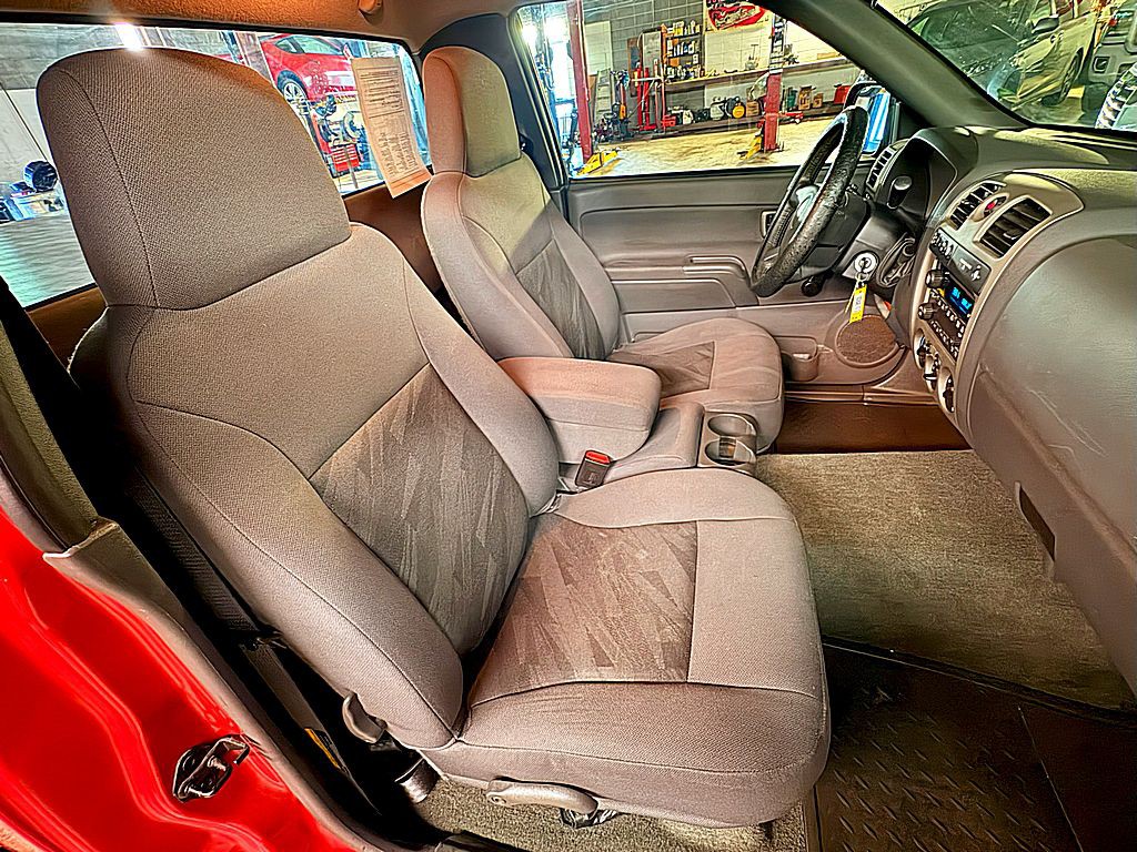 2004 Chevrolet Colorado Image 17