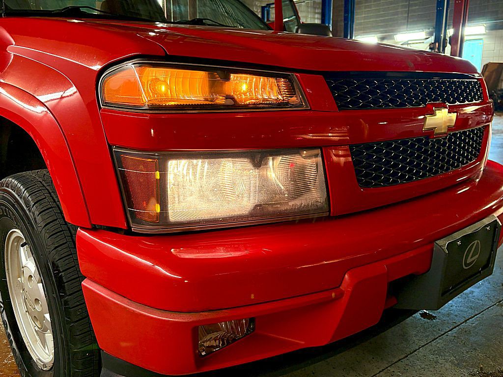 2004 Chevrolet Colorado Image 21