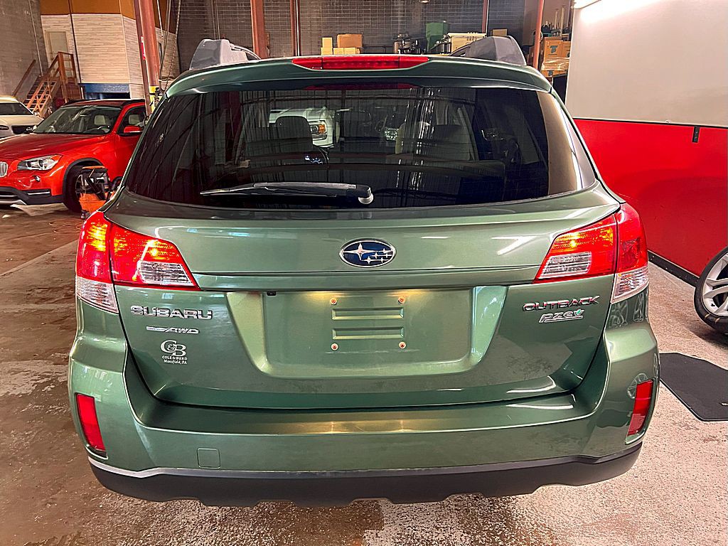 2011 Subaru Outback Image 8